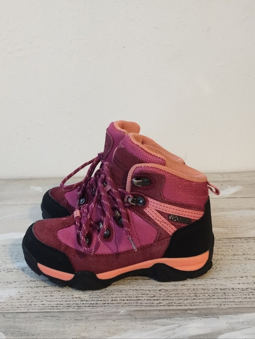 Hiking Boots Mountain Warehouse (U.S.A girls size 1) UK girls size 13) color